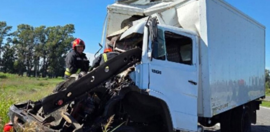 Gravísimo choque de camiones en Carmen de Areco