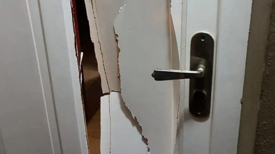 Atacaron la puerta de una casa en Pergamino: el dueño es un hombre con discapacidad y apuntan a una deuda ajena