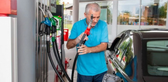 El Gobierno habilita el autoservicio de combustibles: ya rige en todo el país