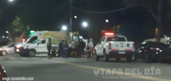 Accidente en Avenida de Mayo: una joven chocó contra una patrulla urbana y terminó hospitalizada