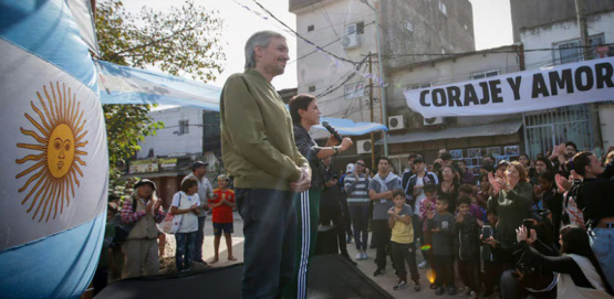 “Cristina 2025”: Máximo Kirchner y Mayra Mendoza agitan la interna peronista con guiños a una candidatura de CFK