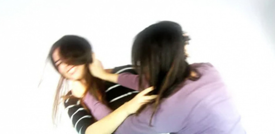 Violento cruce entre madres por una pelea de sus hijos: terminaron a los golpes en plena calle