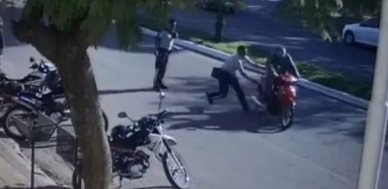 Grave incidente en Tandil: inspectores tiraron a un motociclista que quiso esquivar un control y terminó hospitalizado