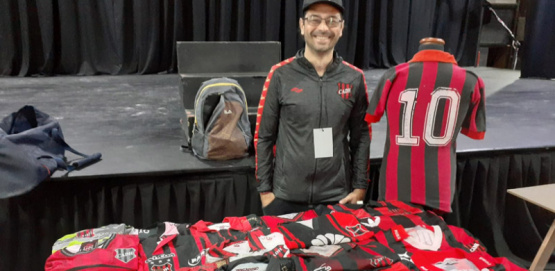 Douglas Haig brilló en el encuentro camisetero de Chacarita con reliquias históricas de la mano de Mariano Gallo