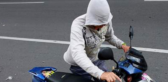  Violento robo en Pergamino: lo atacaron con un casco y un destornillador para robarle el celular