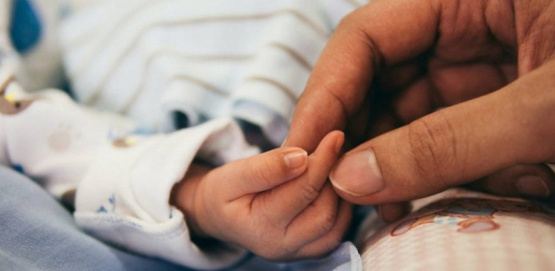 Alarma demográfica en Argentina: cayó 40% la natalidad y ya hay más hogares sin hijos