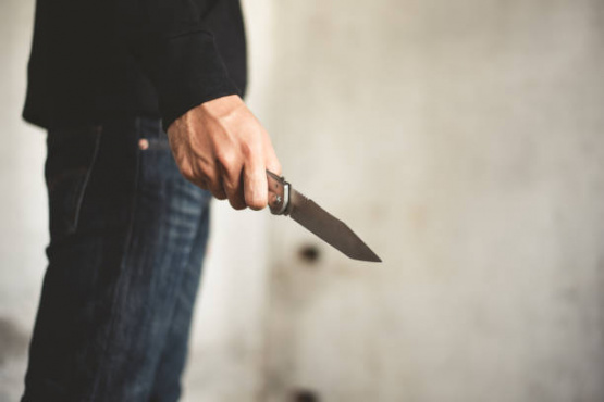Terror en pleno centro: un hombre fue amenazado con un cuchillo frente a su hijo
