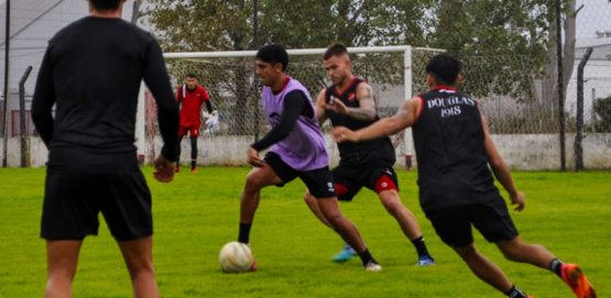 Douglas Haig buscará el triunfo ante Sportivo Belgrano en un duelo clave en el Miguel Morales