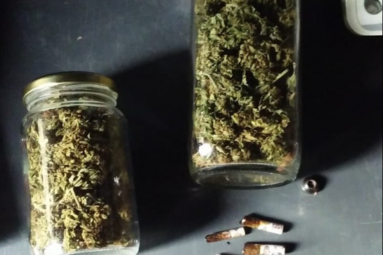 Tenía 15 años y lo encontraron con frascos de marihuana en plena calle: Operativo en zona transitada de Pergamino
