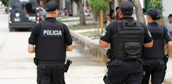 Terror a plena luz del día: acribillaron un complejo Fonavi en Rosario y hallaron 17 vainas servidas