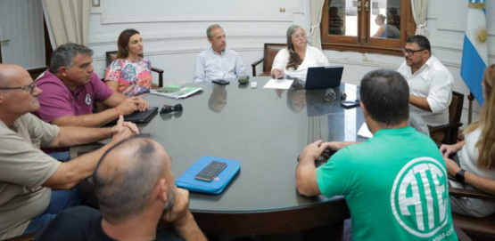 Paritarias 2025: Gremios y Ejecutivo acuerdan aumentos salariales para mayo y junio