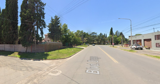 Confuso y violento ataque en Bv. Drago: Quiso recuperar su moto robada y terminó golpeado por tres personas