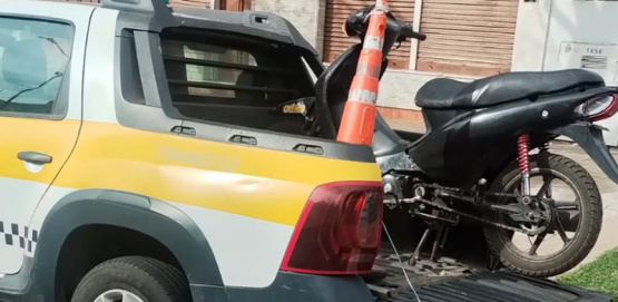 Operativo sorpresa en Pergamino: secuestran moto con pedido de captura y detienen a conductora