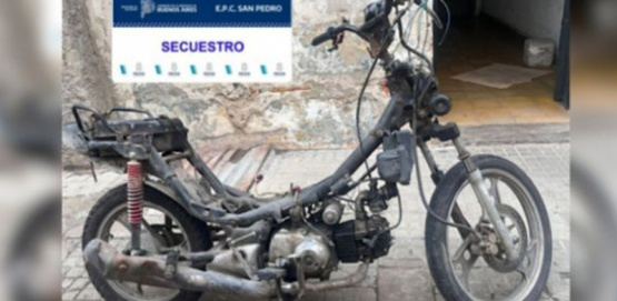 Adolescente de 14 años chocó con una moto robada y terminó hospitalizado en San Pedro