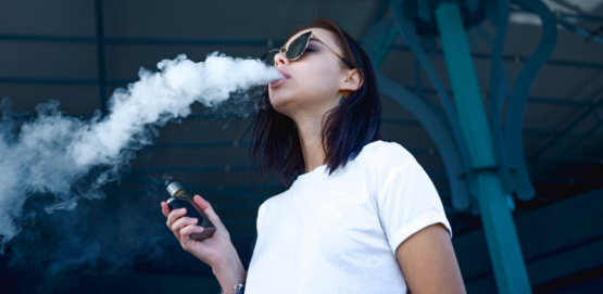 Vapeo en adolescentes: pediatras alertan sobre daños cerebrales, adicción y lesiones pulmonares