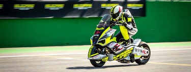 Récord mundial: construyó en su casa la moto a vapor más rápida del planeta y voló a 252 km/h