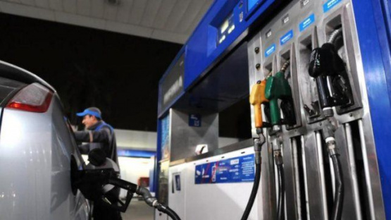 Nuevo golpe al bolsillo: desde este domingo vuelve a subir el precio de los combustibles en todo el país