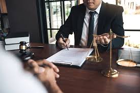Abogados jóvenes en Pergamino enfrentan barreras legales para publicitar sus servicios: Una ley provincial limita su crecimiento profesional