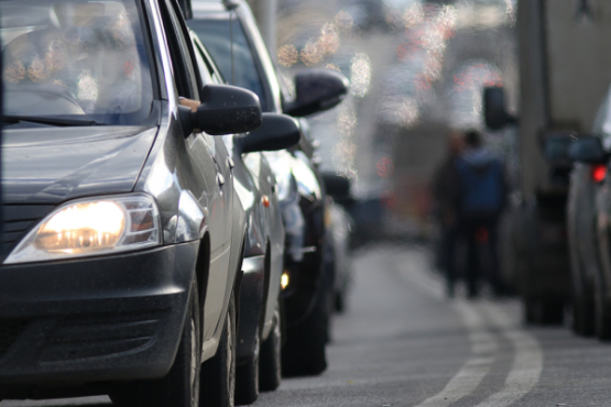 Le robaron la billetera y dos celulares del auto mientras trabajaba en una remisería de Pergamino