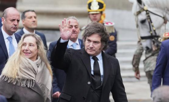 Milei amenaza con vetar proyectos clave mientras crece la tensión por una masiva marcha frente al Congreso