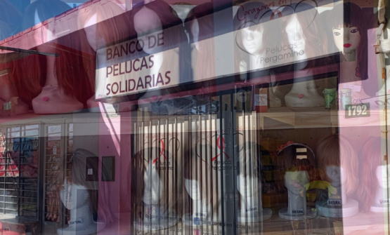 Robaron una peluca para mujeres con cáncer durante una feria solidaria