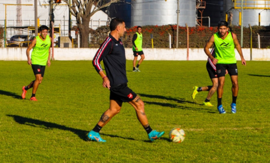 Douglas Haig busca reafirmar su racha ganadora como visitante frente a Defensores de Villa Ramallo