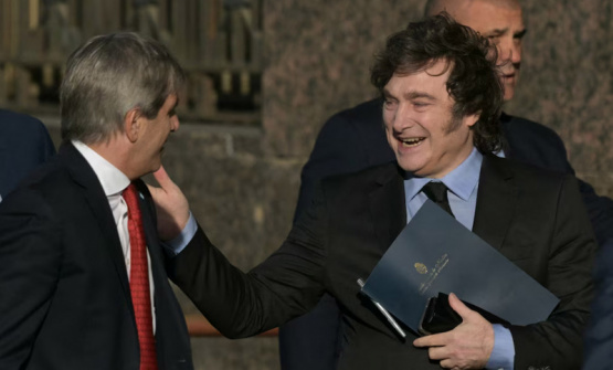 Inocencia fiscal: el Gobierno busca terminar con el Estado 'cazador' y blanquear millones del colchón
