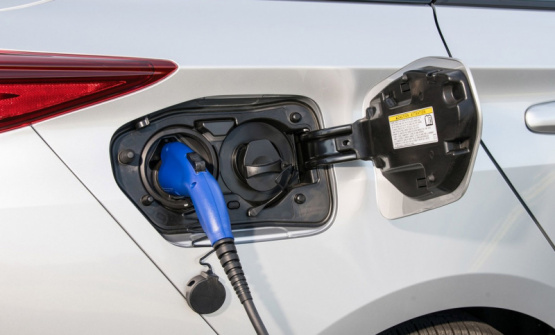 El Gobierno lanza nueva convocatoria para importar autos eléctricos e híbridos sin aranceles: quedan más de 21 mil unidades disponibles
