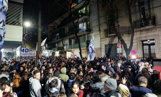 Policía de la Ciudad desalojó sin incidentes a militantes frente al departamento de Cristina Kirchner en Constitución