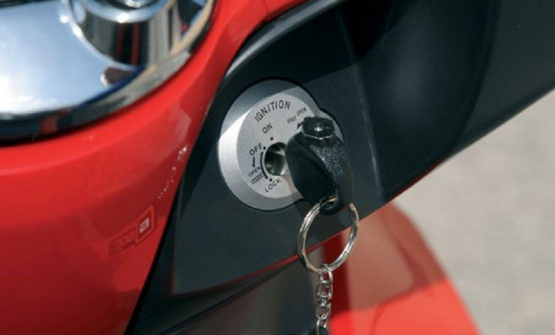Dejó la llave puesta y en menos de 30 minutos le robaron la moto frente a su casa