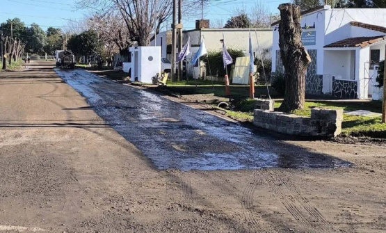 Javier Martínez refuerza plan de asfalto y promete más obras para transformar los pueblos del Partido