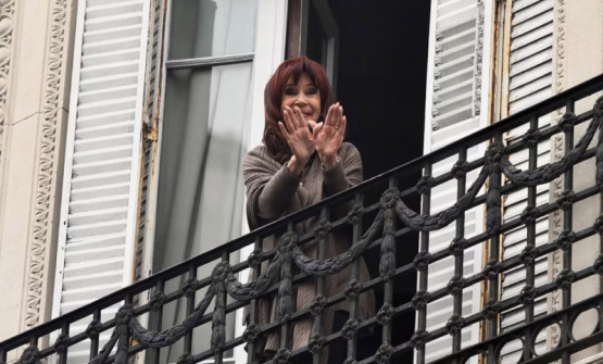 Cristina Kirchner afronta embargos millonarios y tres juicios clave mientras cumple prisión domiciliaria