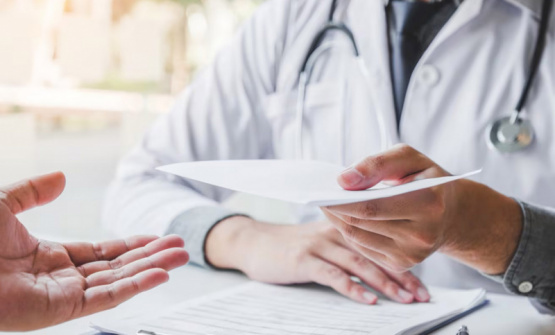 Gobierno lanza portal para transparentar aumentos en planes de medicina prepaga ante inflación descontrolada