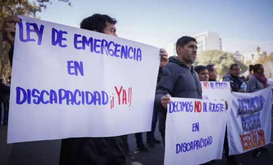 Emergencia en discapacidad: familias argentinas cargan con deudas, amparos y abandono estatal