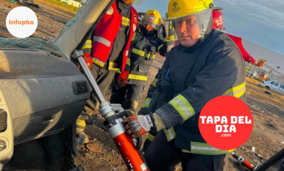 Orgullo pergaminense: Bomberos locales se capacitan y enseñan en curso clave de rescate vehicular