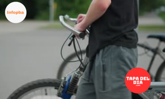 Dejó su bicicleta un minuto frente al comercio y se la robaron: El ladrón escapó caminando
