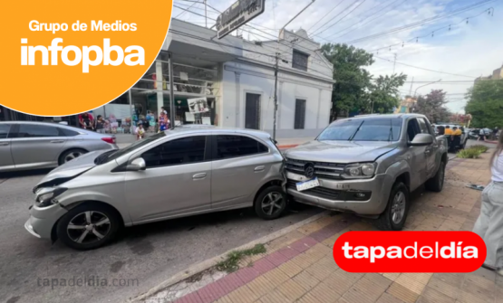 Microcentro al límite: una camioneta fuera de control chocó dos autos y terminó a metros de un bebé